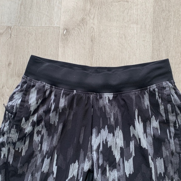 Lululemon shorts - Picture 2 of 10